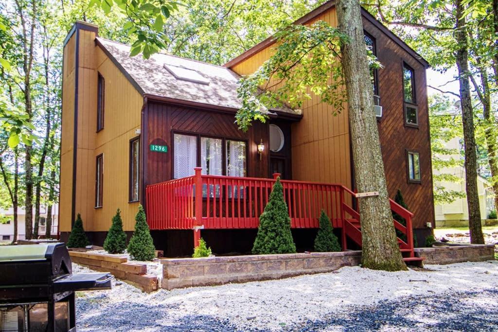 Entire 3 Bedroom Adventure Chalet, Near The Best Of The Poconos East Stroudsburg Exterior photo